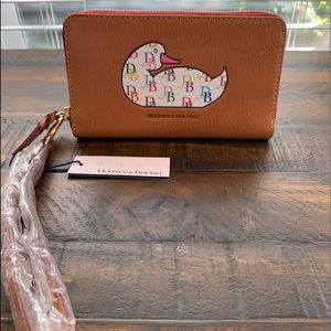 Dooney & Bourke Duck Florentine DB75 ph wristlet